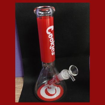 BONG COOKING Material: Glass Height: 250 mm. Female joint: 19mm. Weight: - 220G Color : Red บ้องกลางลายคุกกี้ วัสดุ: แก้ว ความสูง: 250 มม. ข้อต่อหญิง: 19 มม. น้ำหนัก: - 220G สี : แดง Price / ราคา ฿650.00